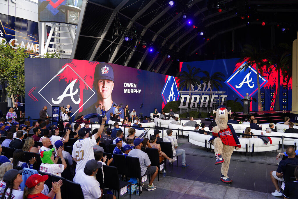 20. Atlanta Braves: Owen Murphy, RHP/INF, Riverside-Brookfield HS (IL)